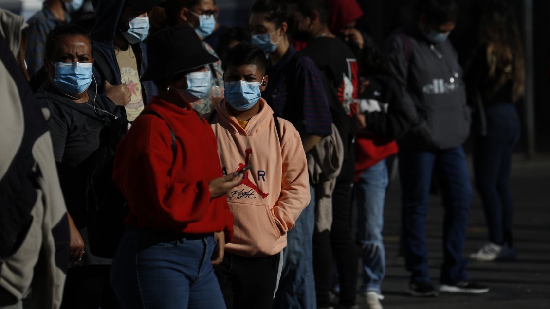 Positividad cayó a 8 por ciento, cifra más baja en 71 días