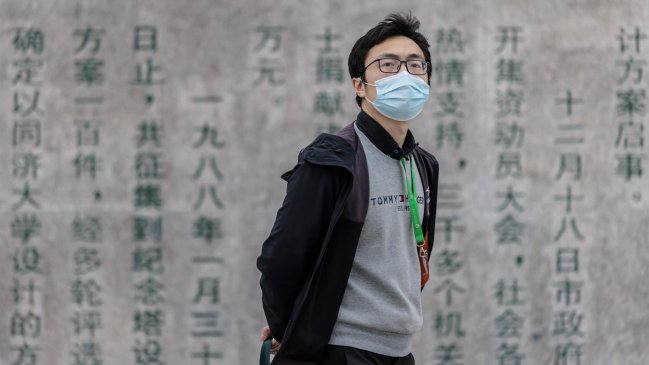 Casos globales de Covid bajan un 14 por ciento, pero la OMS pide no reducir tests