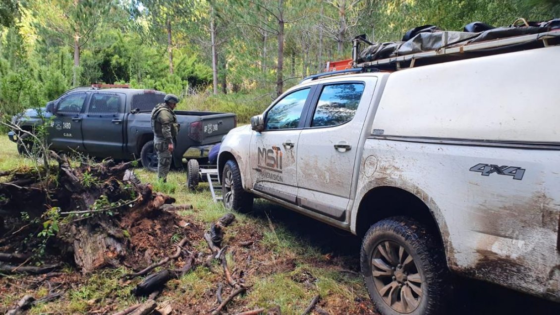 Carabineros recuperó las dos camionetas robadas a trabajadores de empresa eléctrica en Victoria