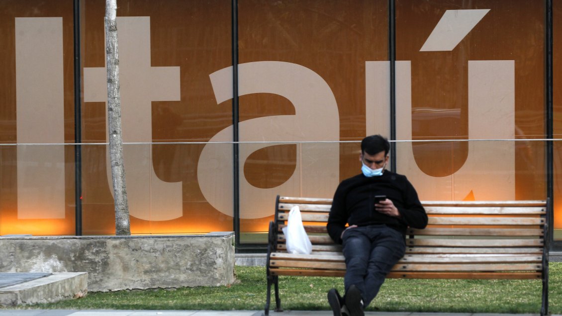 Sernac denunció a bancos Itaú y Scotiabank por 