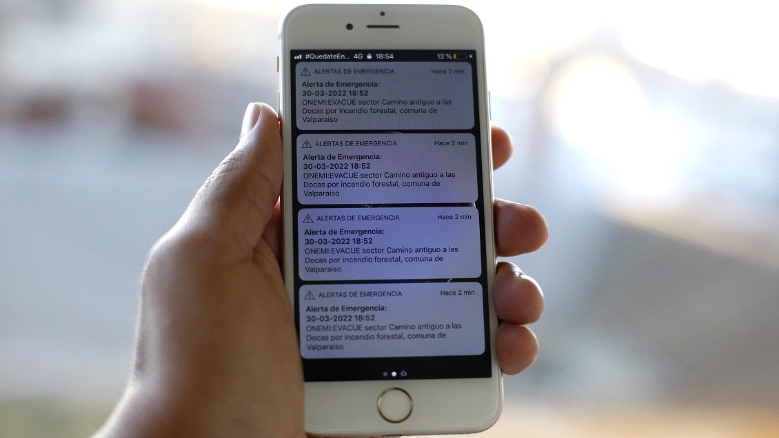 Onemi solicitó evacuación de sectores de Valparaíso debido a incendio forestal