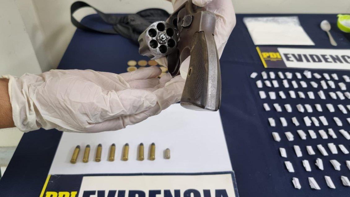 Detienen a sujeto que exhibió arma de fuego a detectives en San Fernando