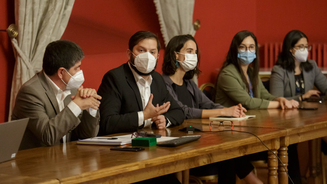 Gobierno concretó primera mesa de diálogo con locatarios afectados por la violencia post 18-O