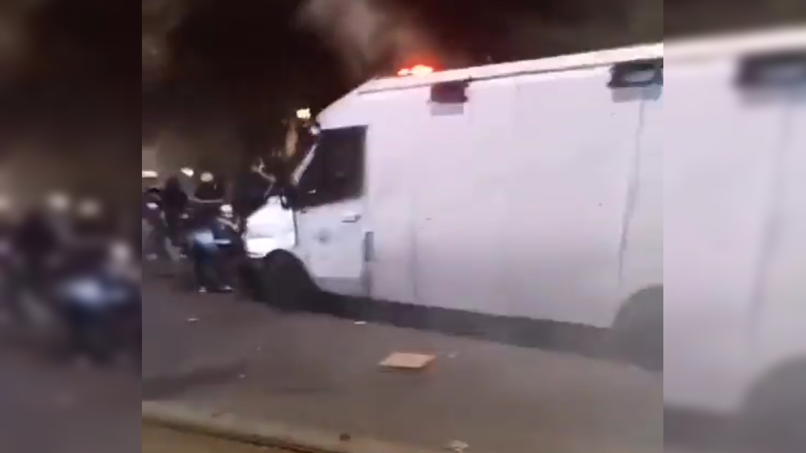 Carro de Carabineros atropelló a mujer en medio de incidentes en las cercanías de la Plaza Italia