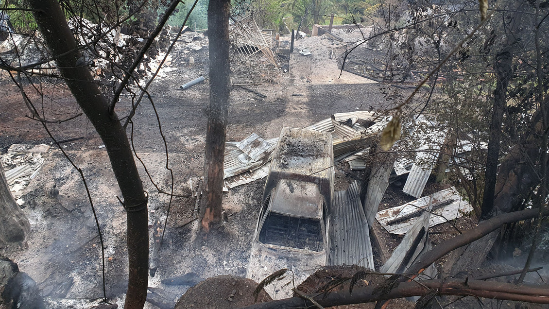 Gobierno analiza querellarse tras ataque que dejó 16 viviendas quemadas en Contulmo