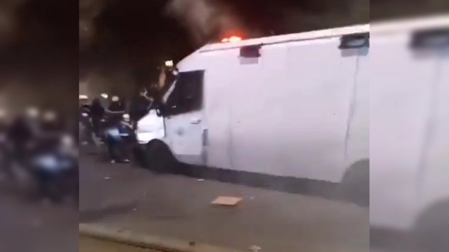 Carro de Carabineros atropelló a mujer en medio de incidentes en las cercanías de la Plaza Italia