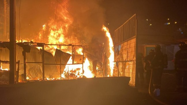 Dos incendios en Antofagasta dejaron a 19 personas damnificadas