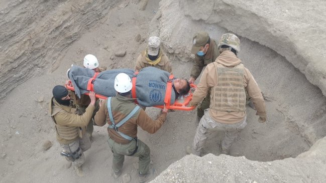 Mujer cayó a zanja cuando cruzaba a Chile por paso no habilitado: Acompañantes escaparon