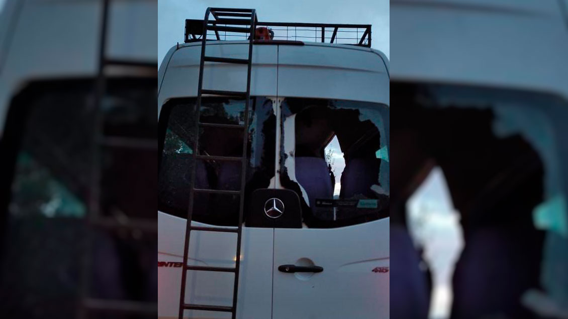 Investigan ataque a furgón de trabajadores forestales en Lumaco