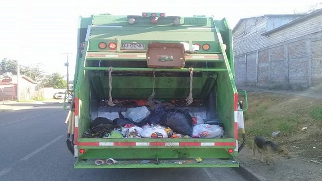 Carabineros detuvo a adolescente que se robó un camión de la basura en Maule