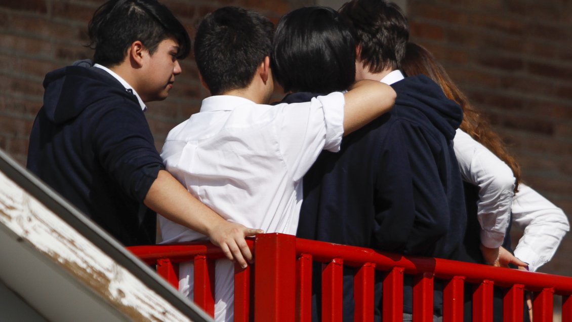 Escolar se disparó en el patio del liceo en Santa Cruz