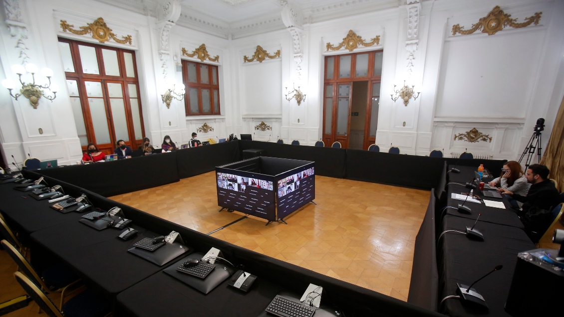 Comisiones de la Convención aprobaron libros sin IVA y las autorizaciones mineras temporales