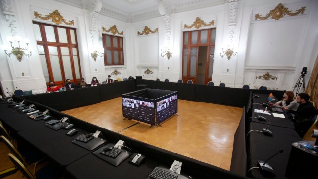 Comisiones de la Convención aprobaron libros sin IVA y las autorizaciones mineras temporales