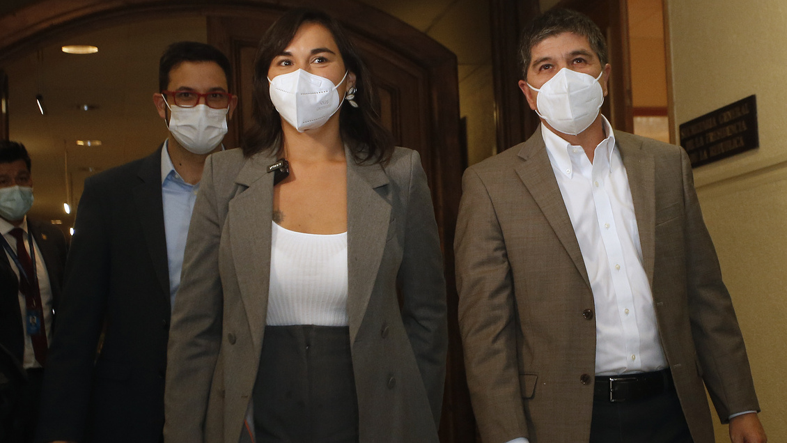 Tras su impasse y varios días de silencio, Siches invita a 