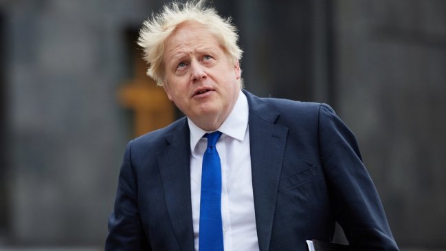 Johnson y su esposa, multados por fiestas en Downing Street en plena pandemia