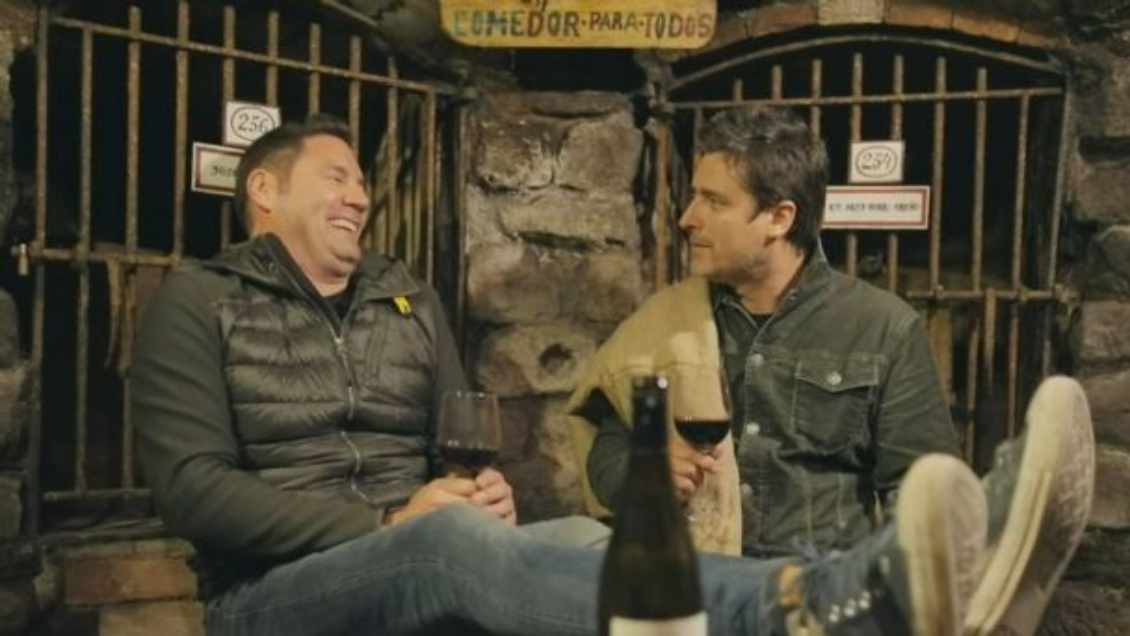 Tomando vino en España: Así fue el especial cumpleaños de Francisco Saavedra en 