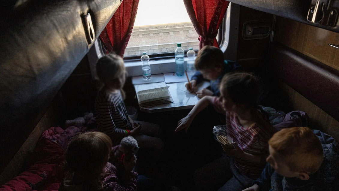 Denuncian que el ejército ruso sacó por la fuerza a 150 niños de Mariúpol