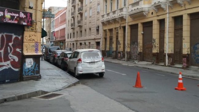 Choque contra medidor de gas obligó a evacuar a 120 personas en el centro de Valparaíso