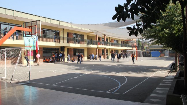 Colegio de Recoleta respondió a denuncias por infraestructura: Hay un plan de mejoras