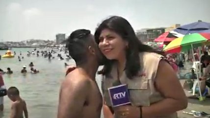  Interrumpió a reportera para pedirle su Instagram  