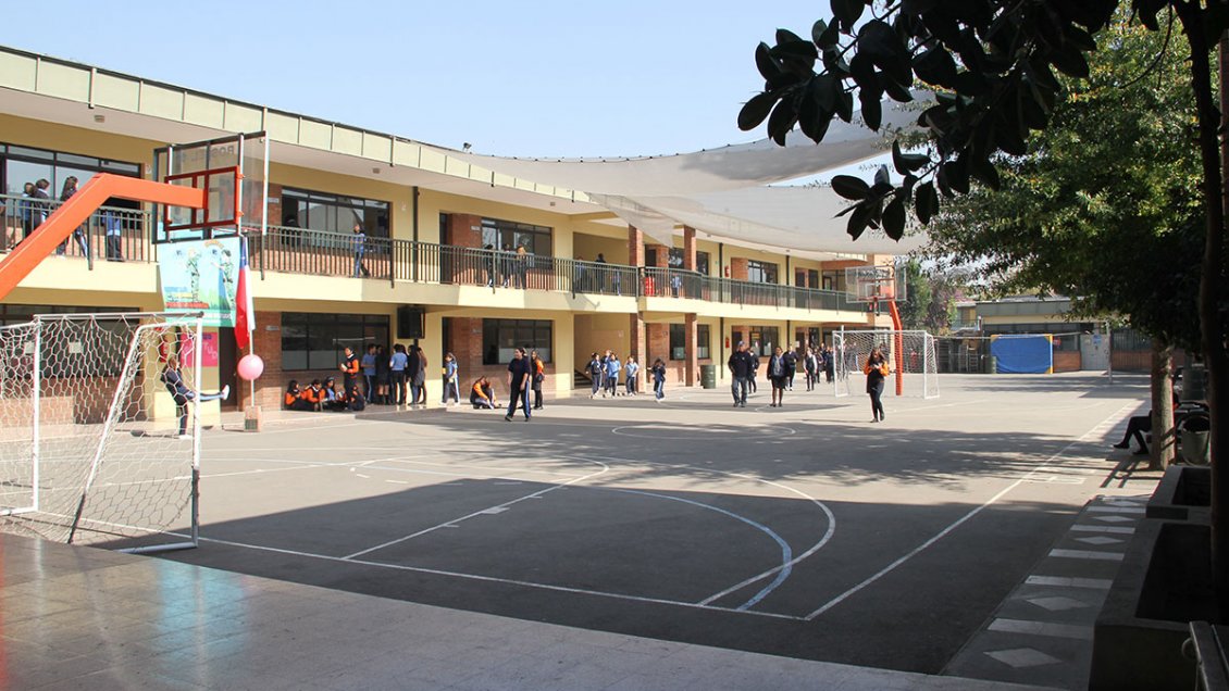 Colegio de Recoleta respondió a denuncias por infraestructura: Hay un plan de mejoras