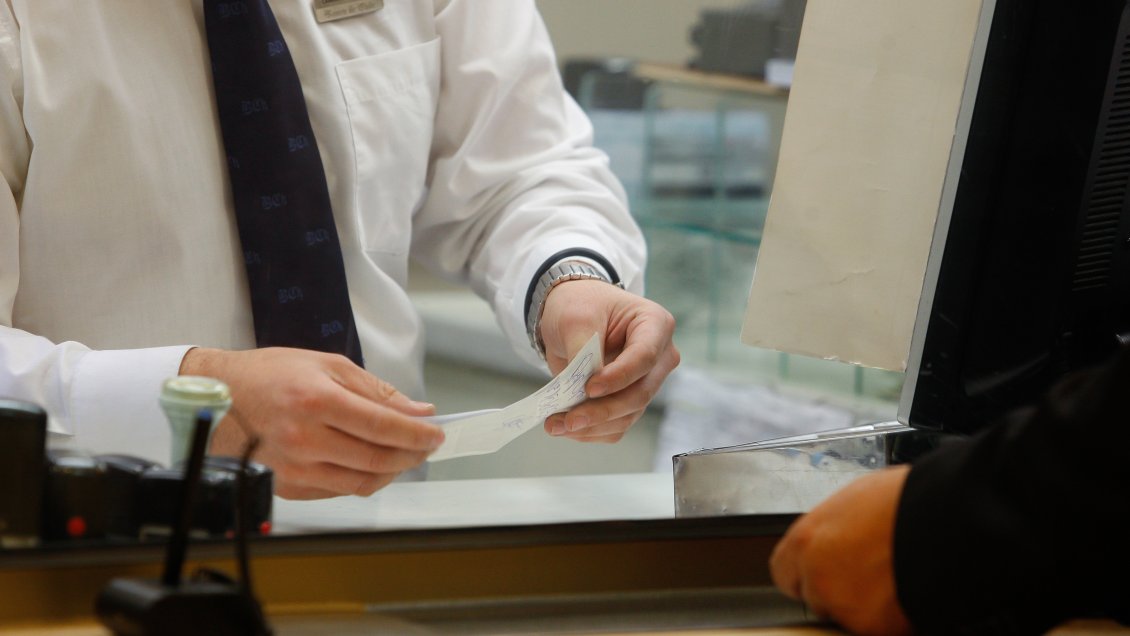 Otra institución financiera reduce la jornada laboral y llega a 39 horas semanales