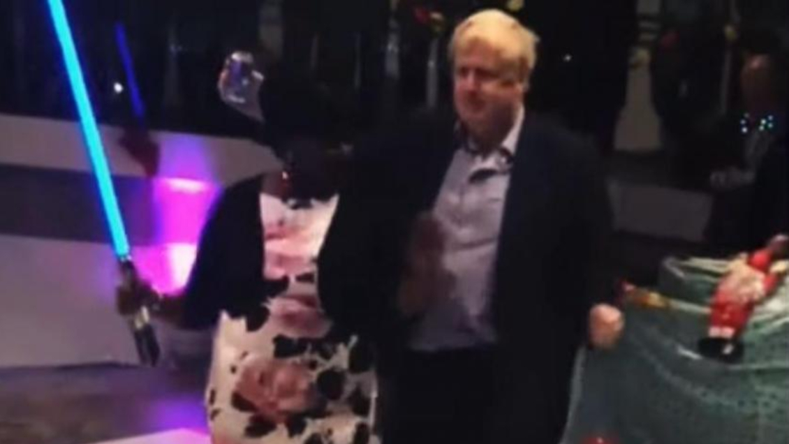 El Parlamento británico investigará si Boris Johnson mintió sobre el escándalo 