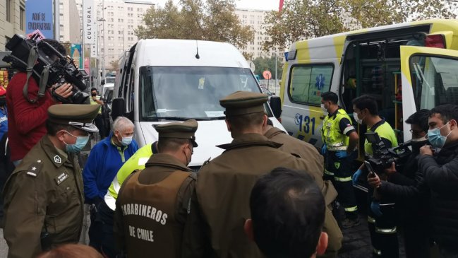 Hombre en silla de ruedas intentó quemarse frente al Palacio de La Moneda