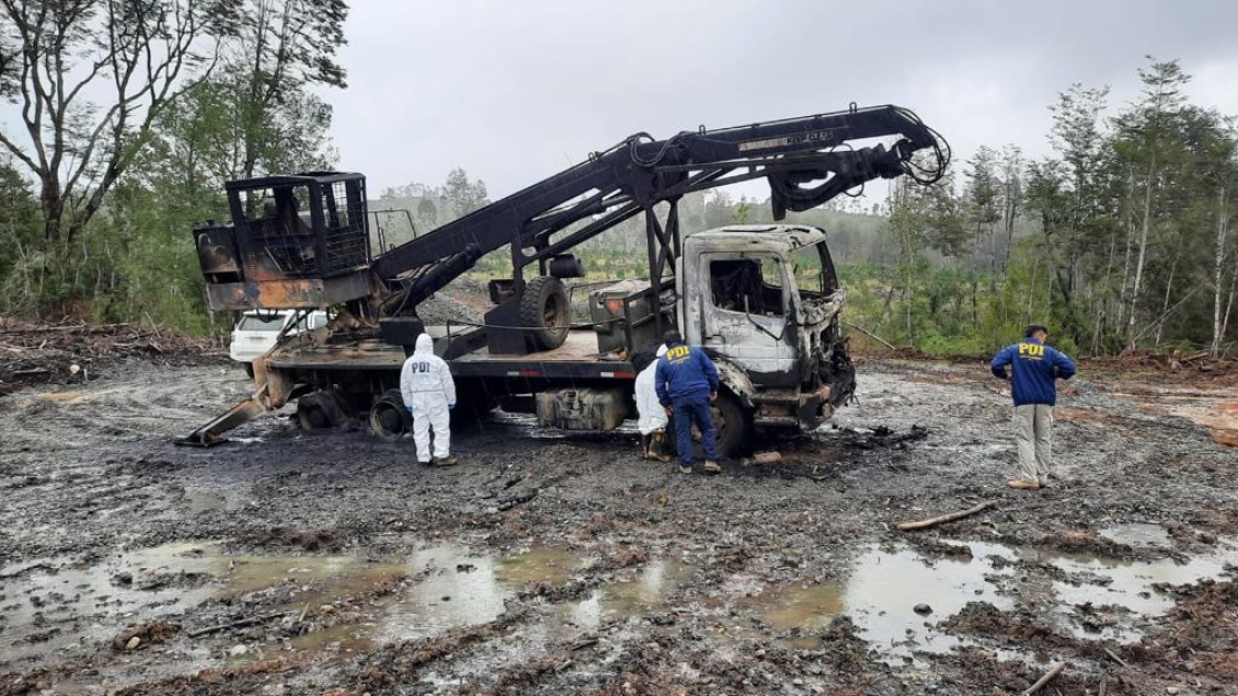 Camión grúa fue quemado en un fundo de Osorno