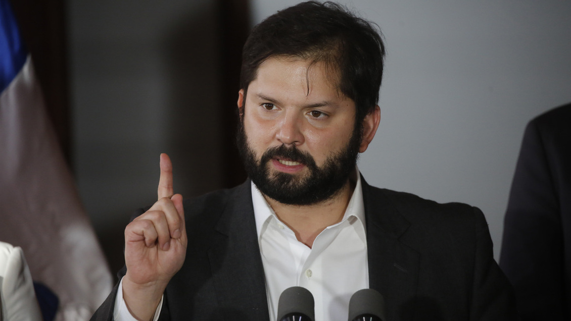 Gobierno emprenderá acciones legales contra sujeto que le lanzó una piedra a Gabriel Boric