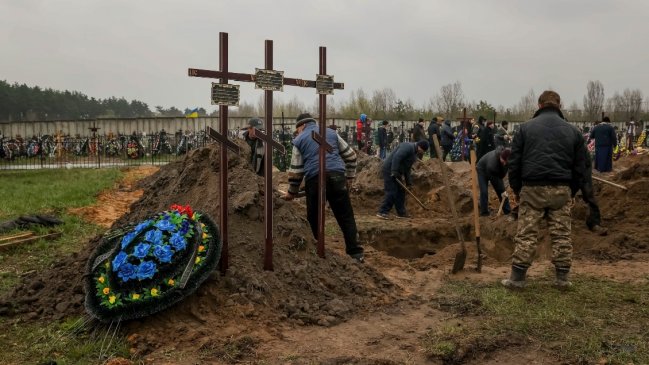 Terminó la exhumación de 412 cuerpos hallados en Bucha tras la retirada rusa