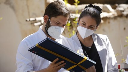   Boric donó a Casa Museo una primera edición de Gabriela Mistral, de un siglo de antigüedad 