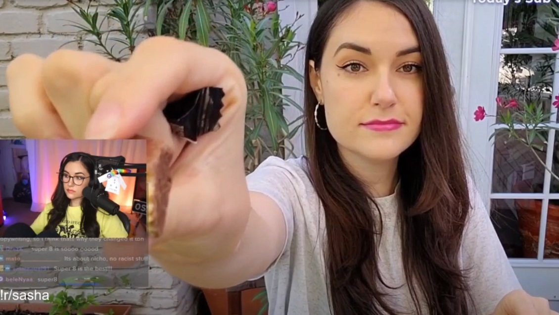 Sasha Grey degustó golosinas chilenas y escogió su favorita