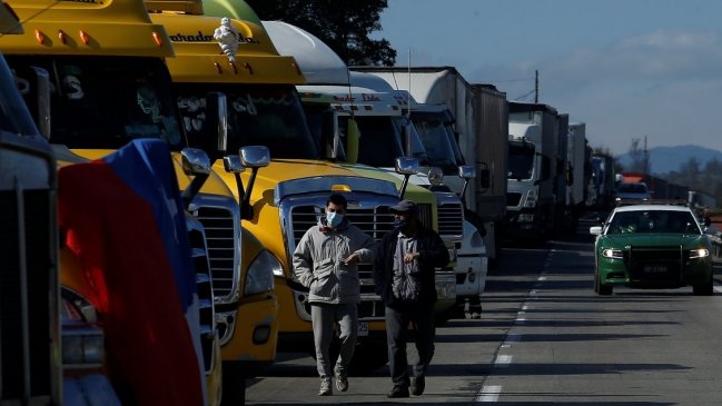 Ultimátum a camioneros: Gobierno dice que a las 16:00 horas ordenó a Carabineros 
