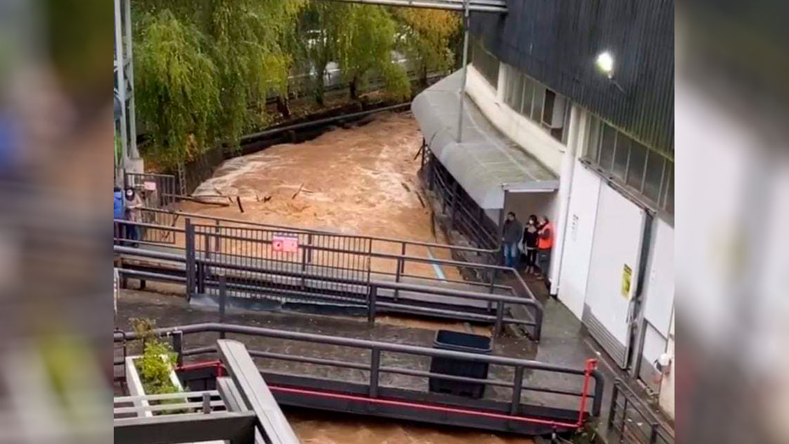 Al menos 42 viviendas afectadas por desborde de estero en Tomé