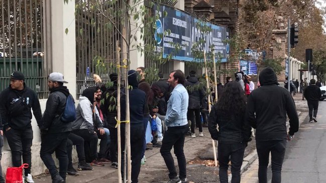 Metallica en Chile: filas de fanáticos y problemas en la Universidad de Chile por cierre de calles