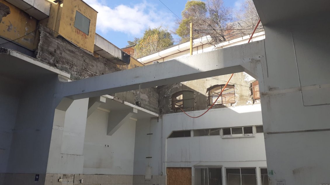 Diputado pide al Minsal reparar techumbre en el Hospital Van Buren