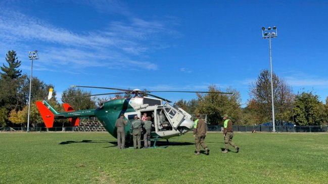 Carabineros rescató con helicóptero a arrieros que sufrieron problemas de salud en la cordillera