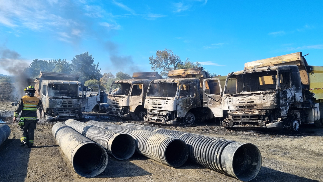Ataques incendiarios en La Araucanía y Biobío dejaron 26 máquinas quemadas