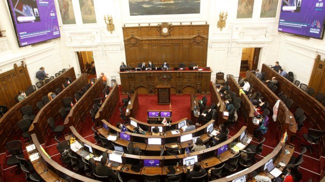 Encuesta Zoom de Reconstitución: 32 por ciento de los chilenos no sabe si aprobar o rechazar