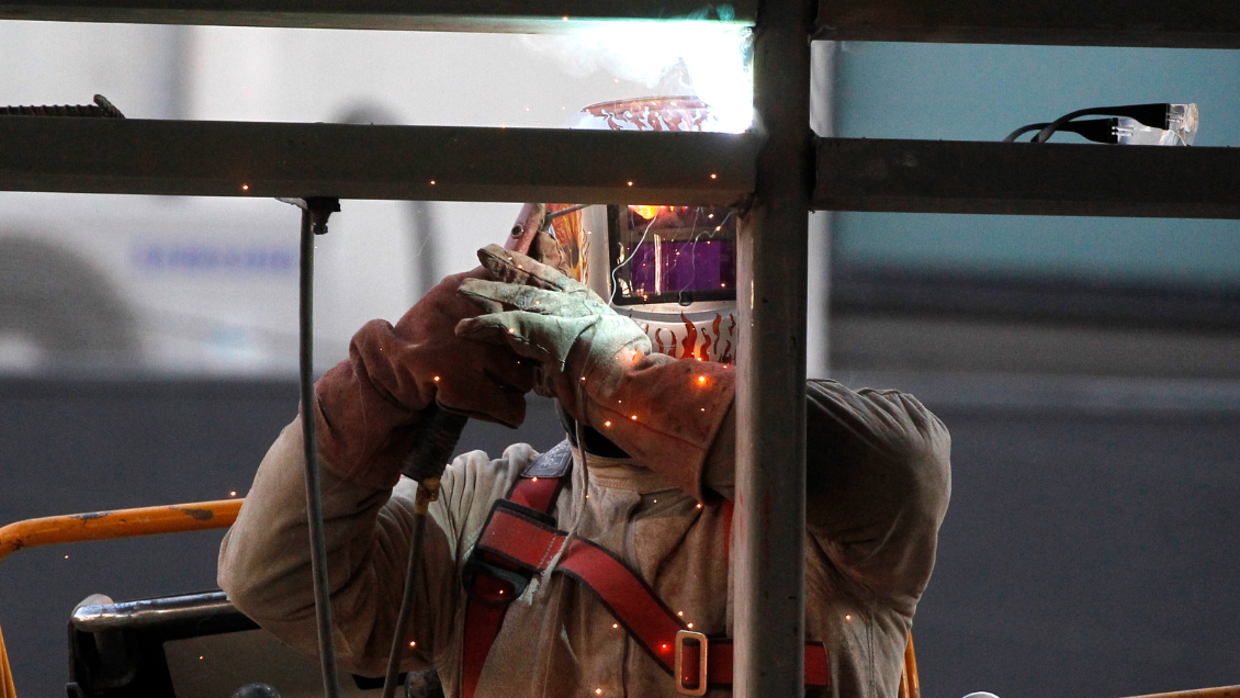 Producción industrial creció un 0,8% en marzo pese a caída de minería, según el INE