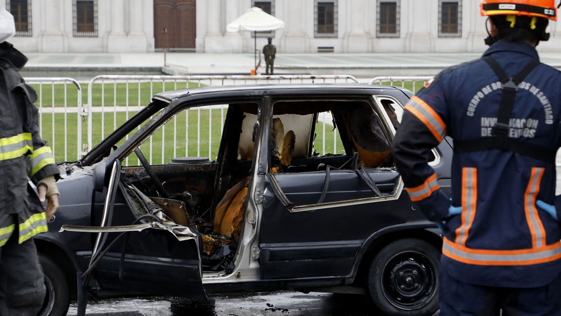 Falleció Mario Carrión, hombre que se quemó a lo bonzo frente a La Moneda