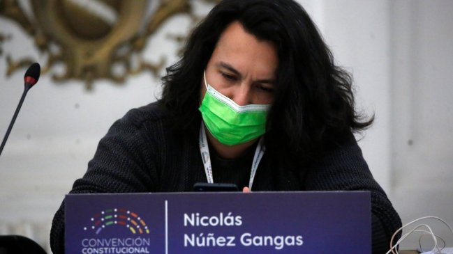 Convencional Núñez ofreció disculpas por ducharse durante sesión: 