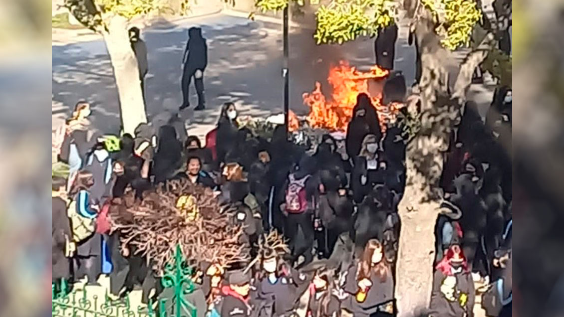 Estudiantes levantaron barricadas en las afueras del Liceo Carmela Carvajal