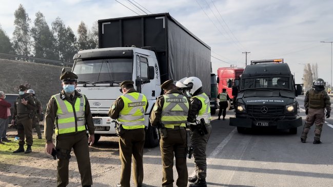 Camioneros protestaron en la Ruta Cinco Sur en San Fernando