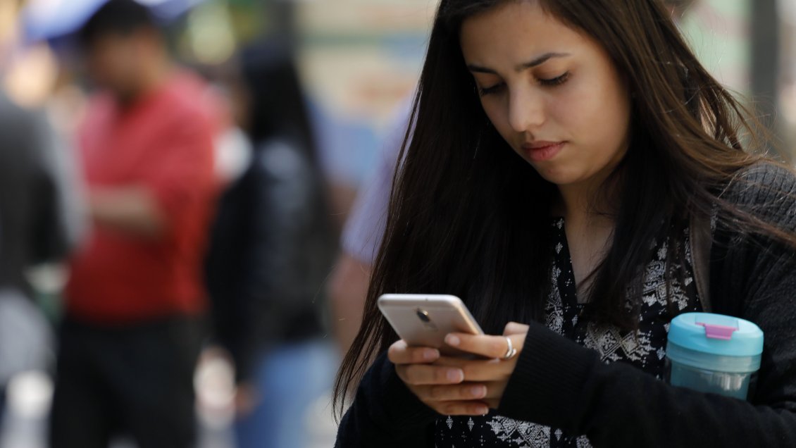 La Eurocámara apoya el cargador universal para móviles, tabletas y consolas