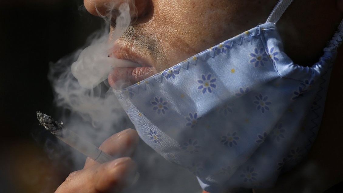 Combinar cigarrillos electrónicos y tabaco no reduce el riesgo cardiovascular