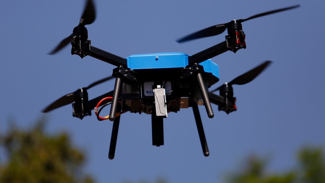 China desarrolla un nuevo sistema de vuelos en enjambre autónomos para drones