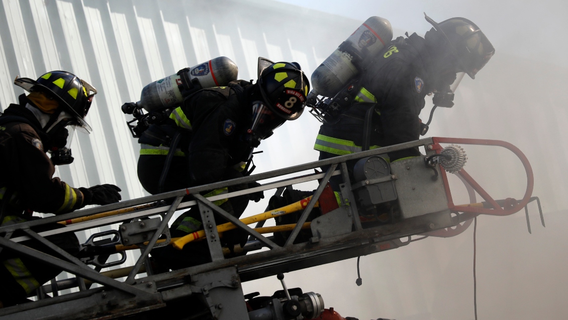 Incendio en cerro de Valparaíso dejó dos personas fallecidas
