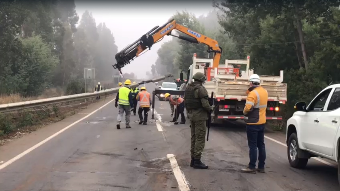 Sujetos levantaron barricadas y derribaron 11 postes de electricidad en Angol